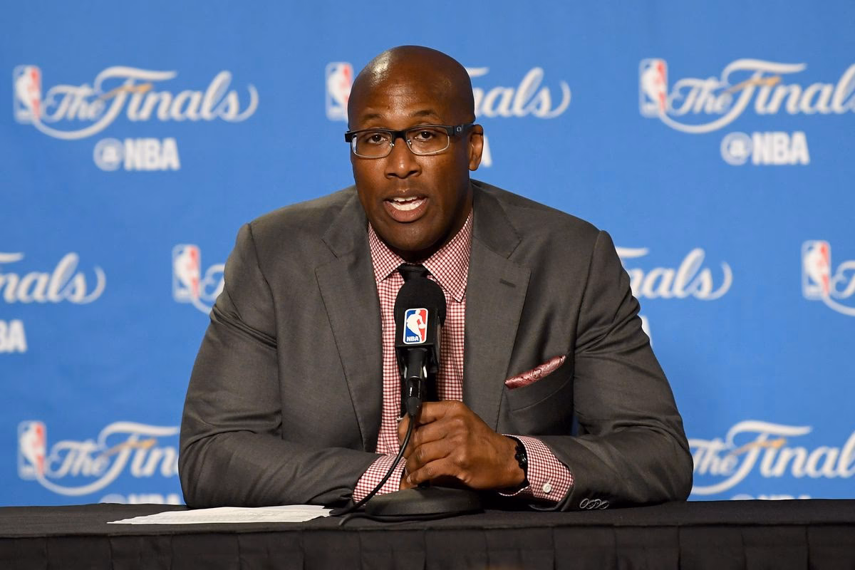 ¿Quién fue el entrenador de los Kings?