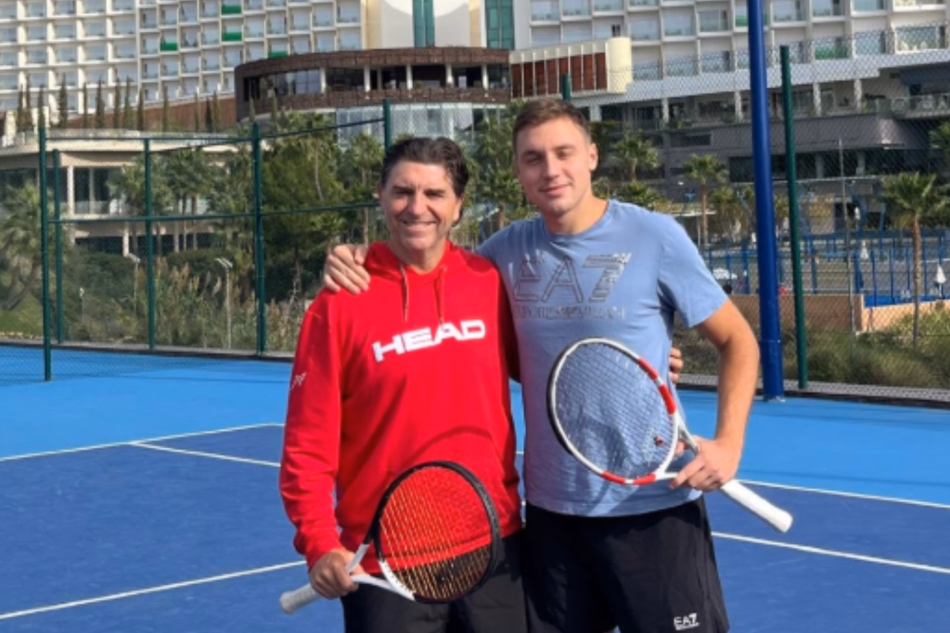 ¿Cómo mejorar tu juego de tenis en Barcelona?