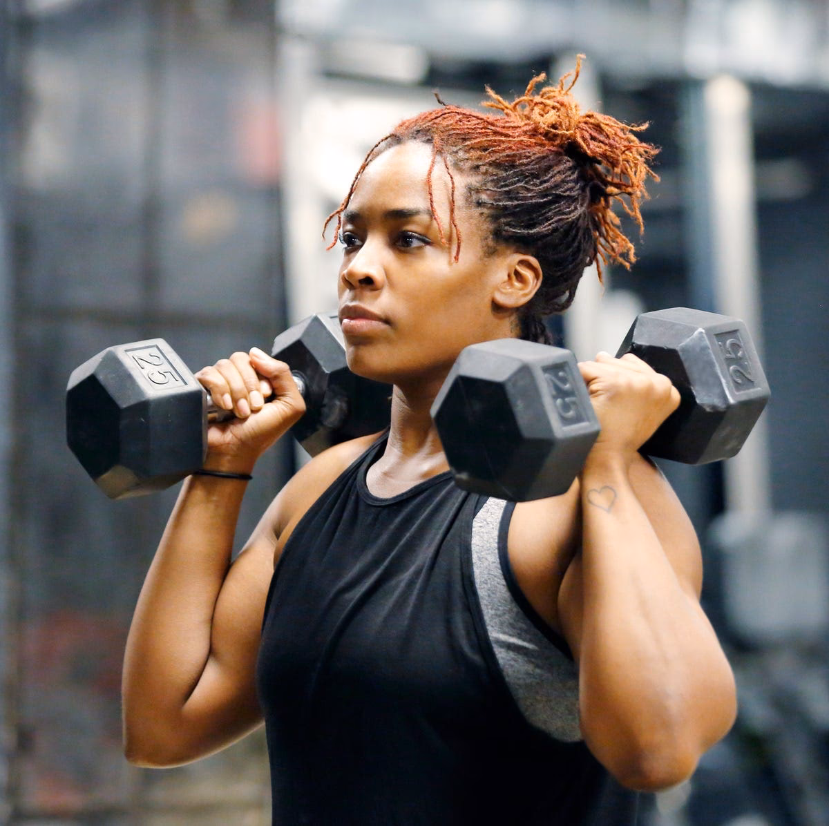 ¿Cuánto TIEMPO DURA EL entrenamiento de peso muerto con pesas?