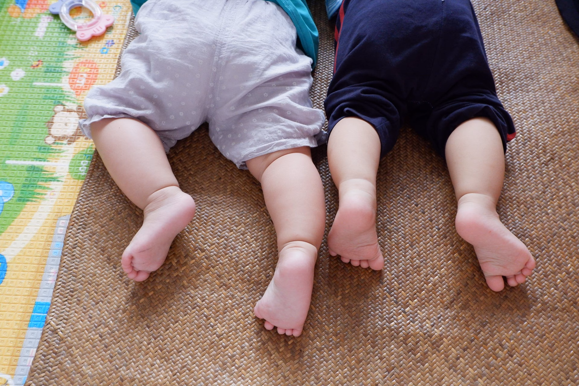 ¿Cómo fortalecer las piernas de un bebé?