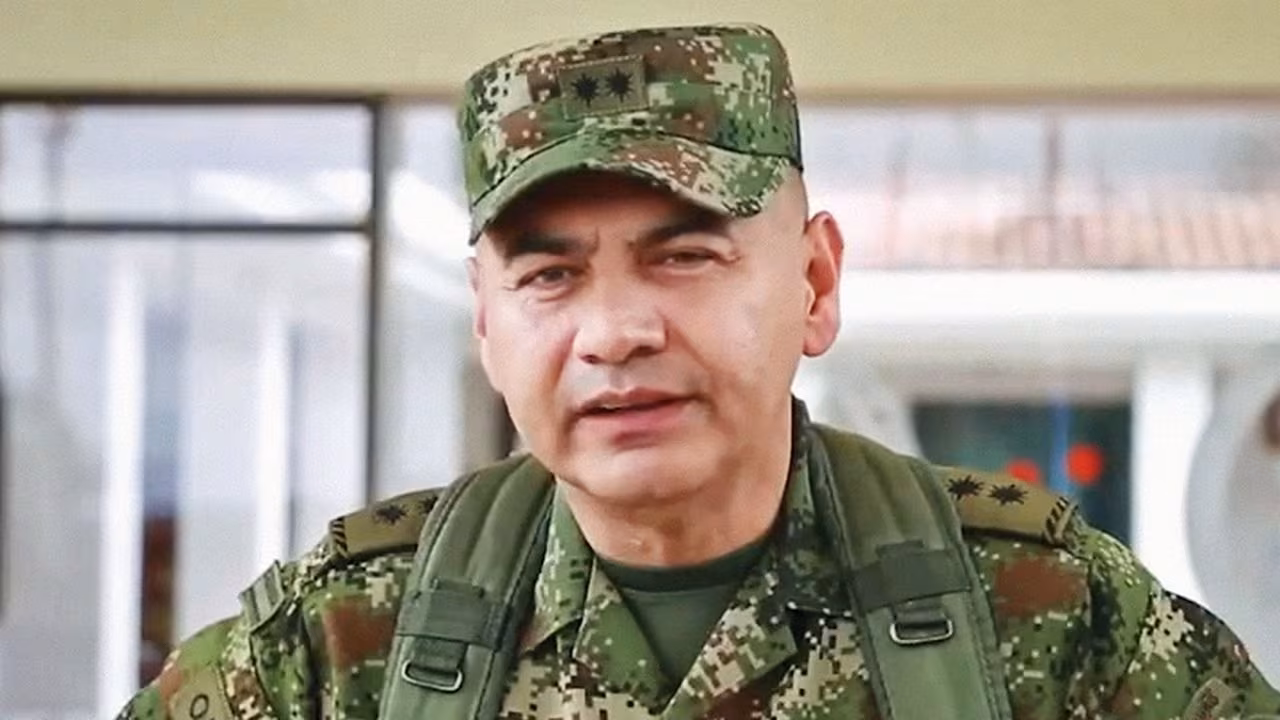 ¿Quién fue nombrado teniente general retirado del Ejército de tierra?