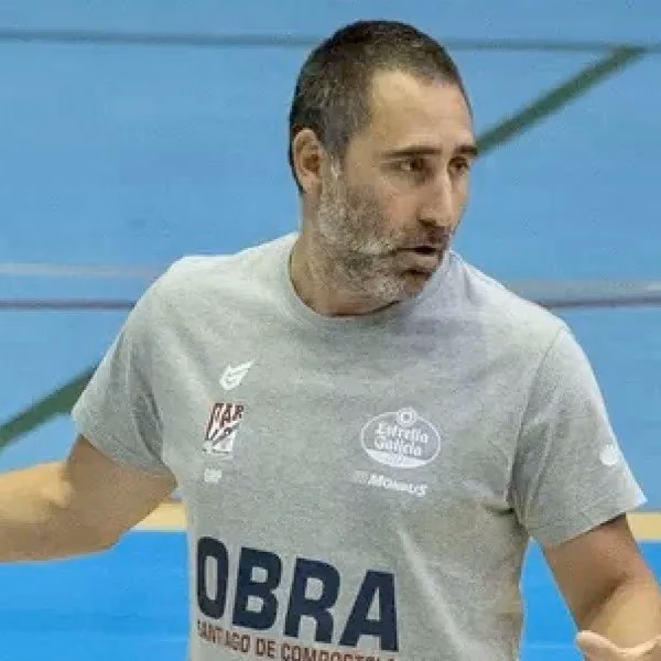 ¿Quién es el entrenador del Monbus Obradoiro?