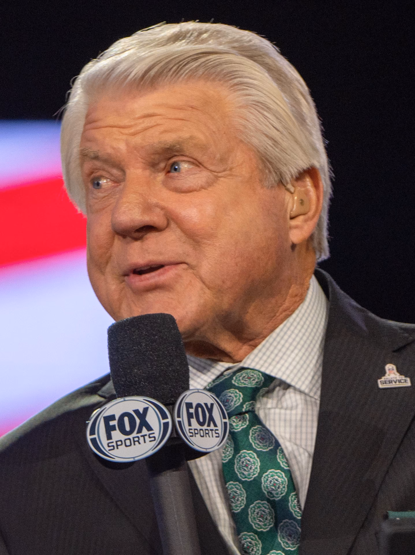 ¿Qué instó Johnson a su partido?