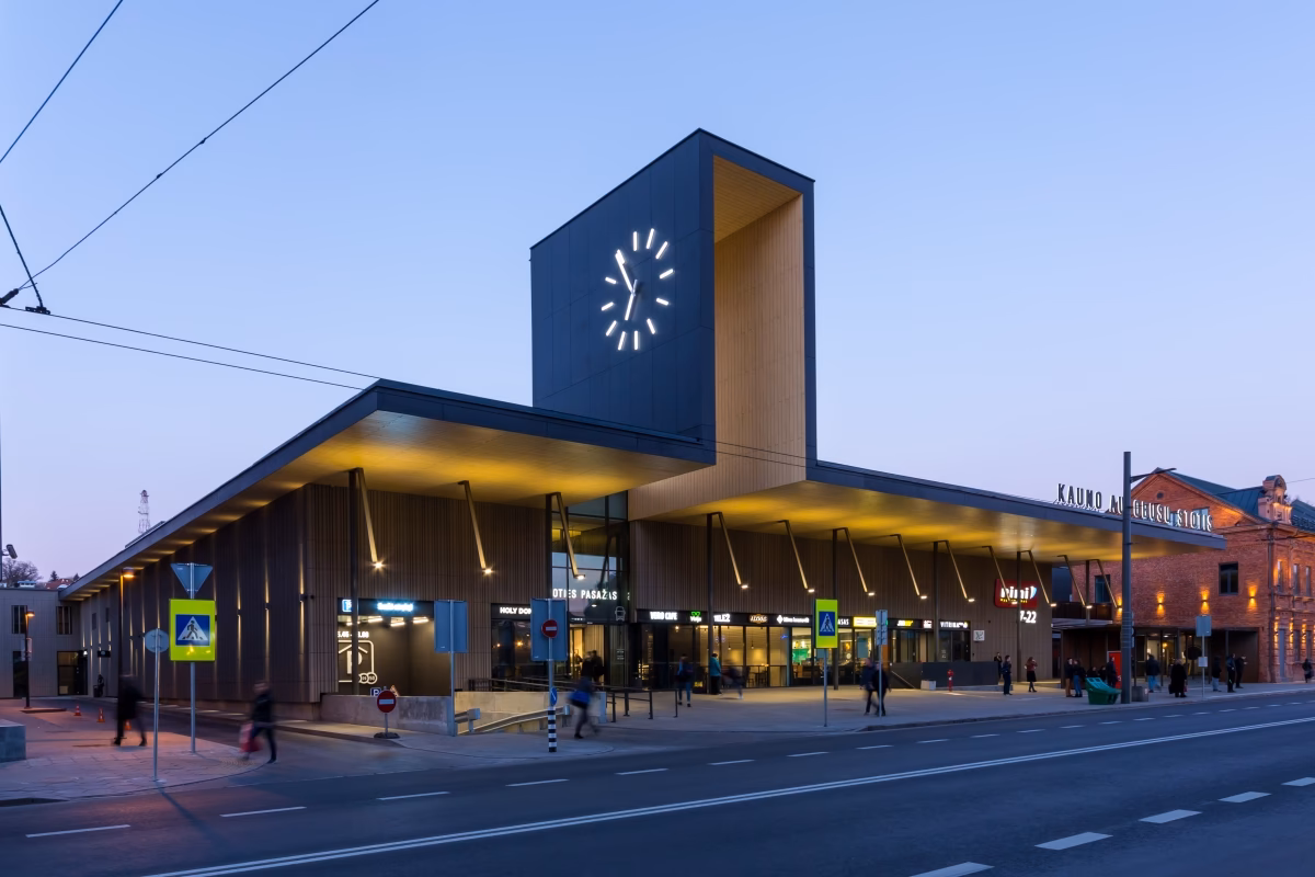 Where can I leave my car in Kaunas?