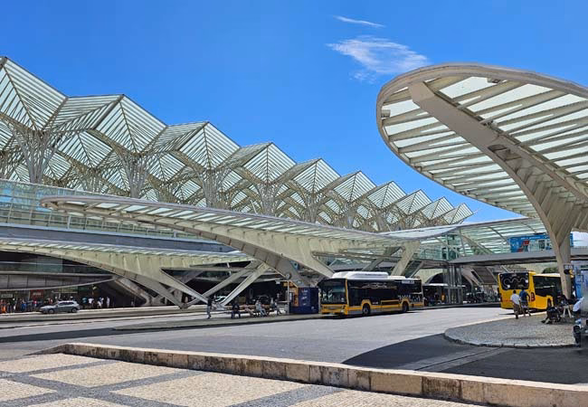 Where is the Oriente bus station in Lisbon?