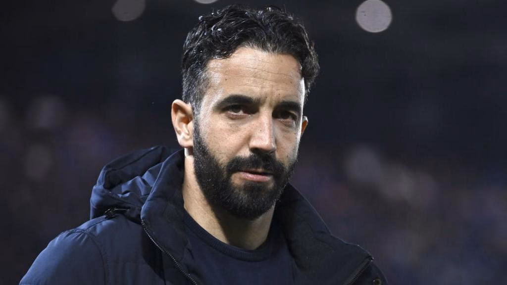 How many full-time managers does Manchester United have?