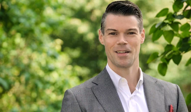 Do you work full-time as an MBA admissions consultant?