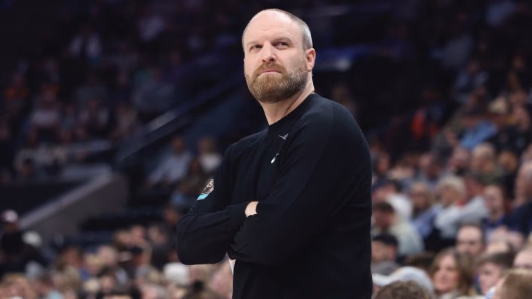 Who are the Memphis Grizzlies coaching staff?
