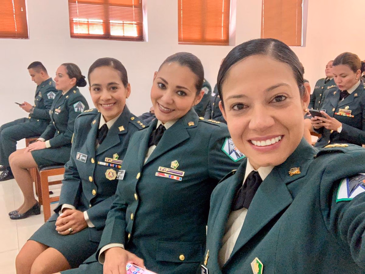 ¿Qué es un oficial del cuerpo administrativo?