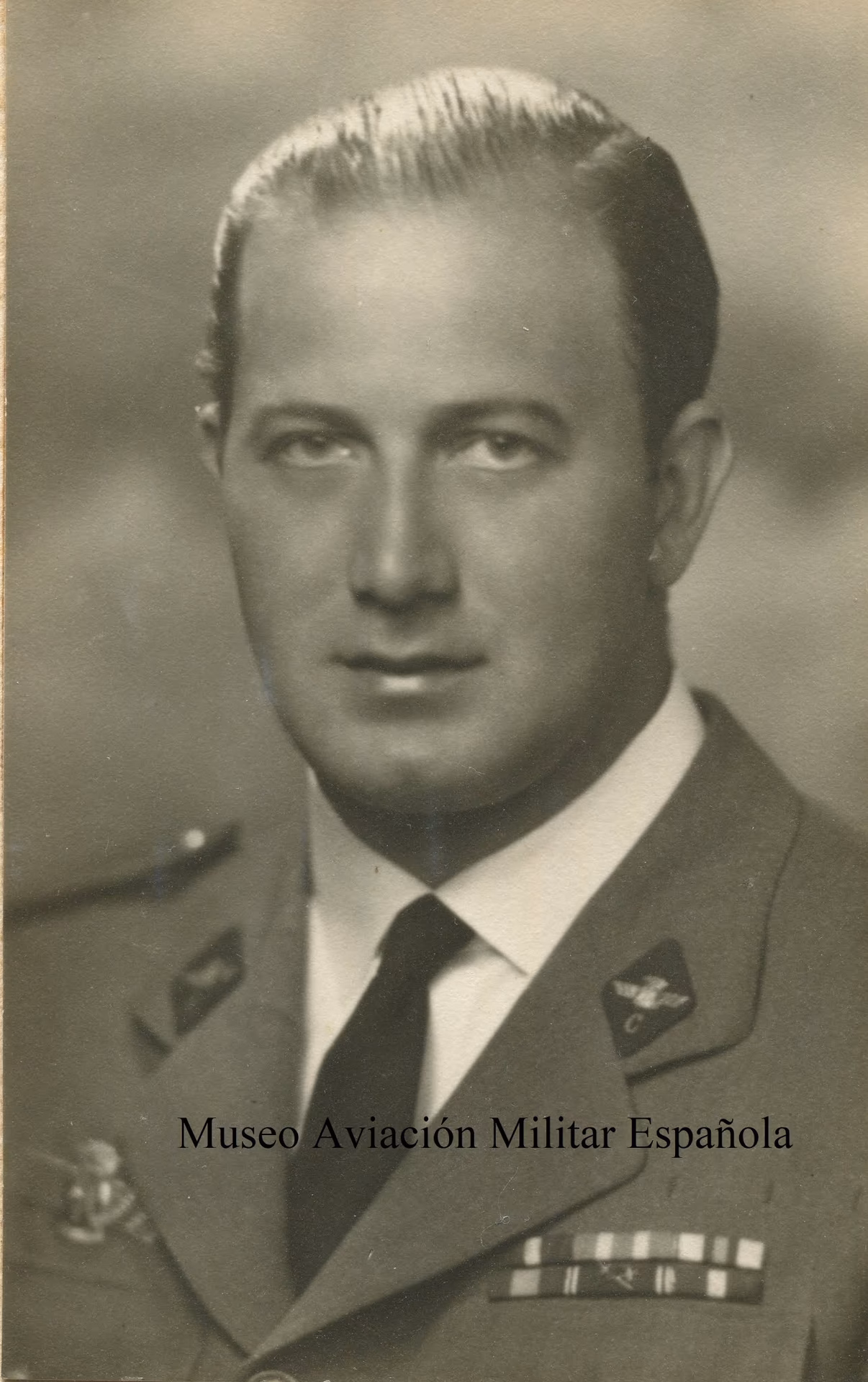 ¿Cuál es el origen de los oficiales de complemento?