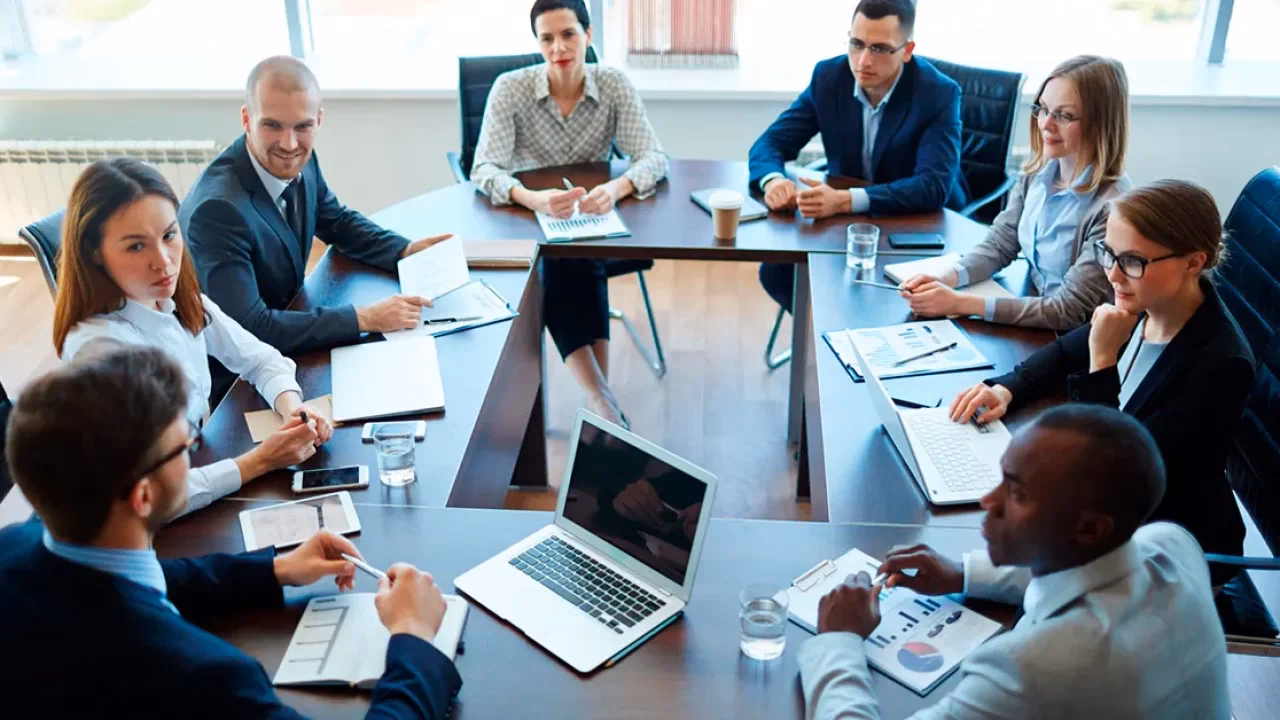 ¿Quién es responsable solidariamente por las deudas de la empresa?