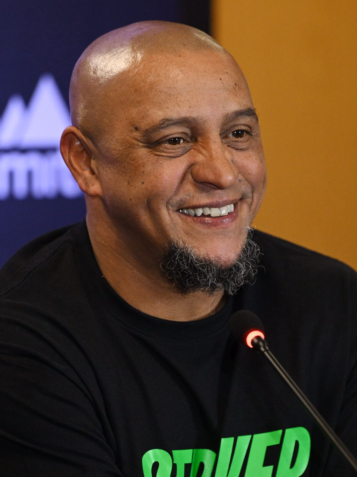 Where did Roberto Carlos work?