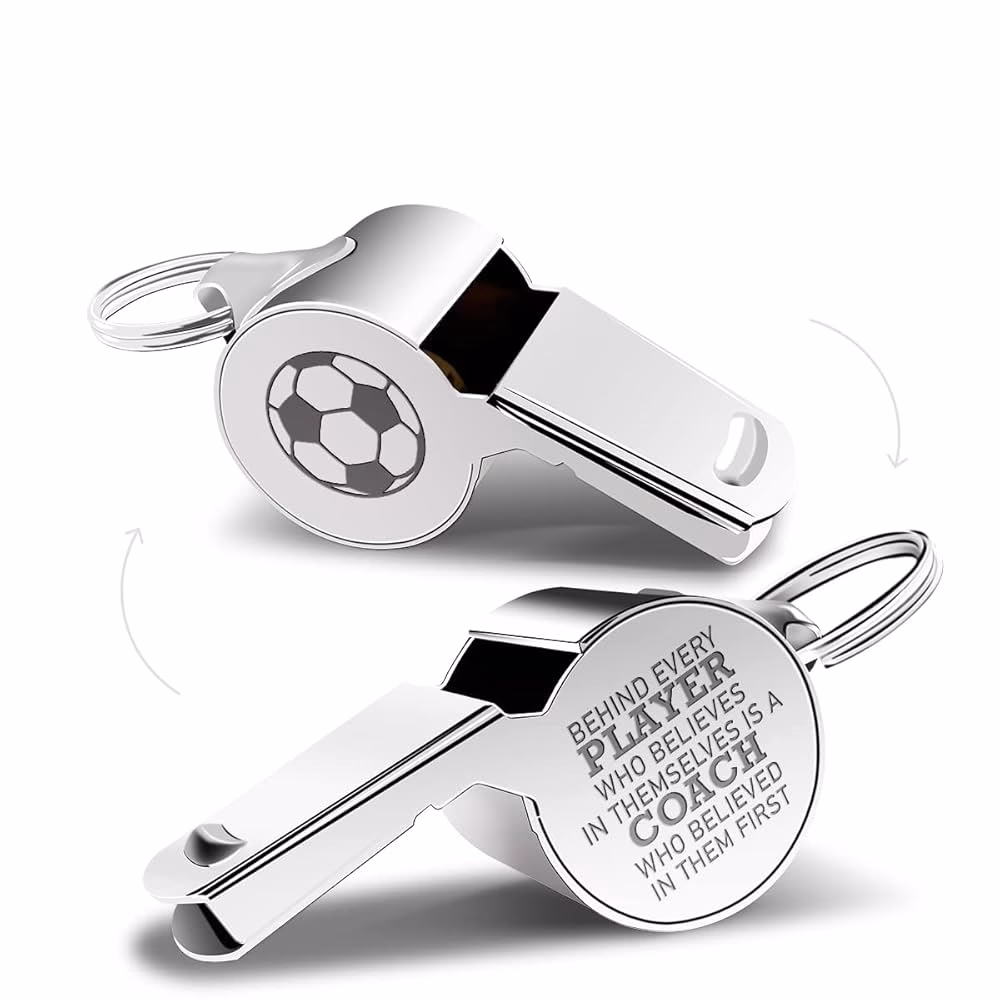 ¿Qué ofrece el diseño ergonómico de los silbatos de fútbol?