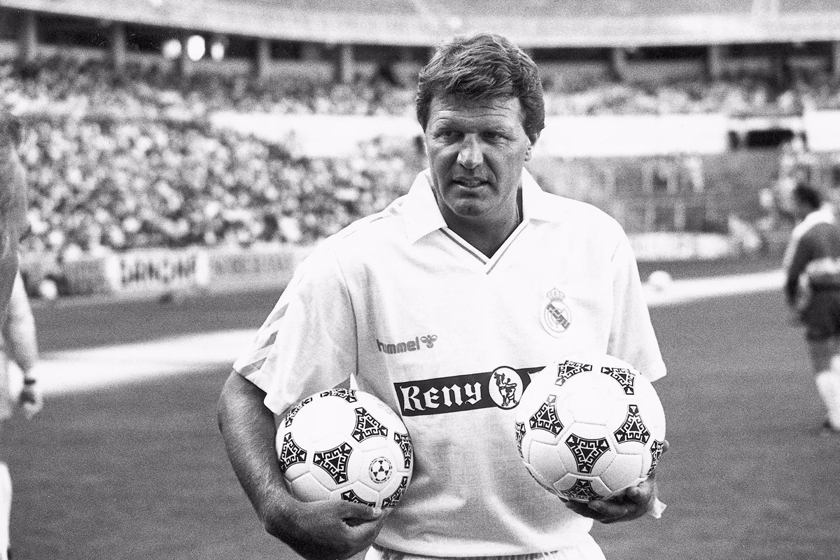 ¿Cuál es el estilo de entrenamiento de John Toshack?