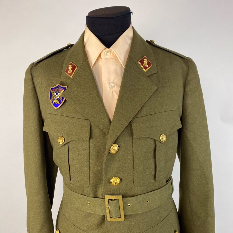 ¿Cuál es el objetivo de la uniformidad en el ejército de tierra?