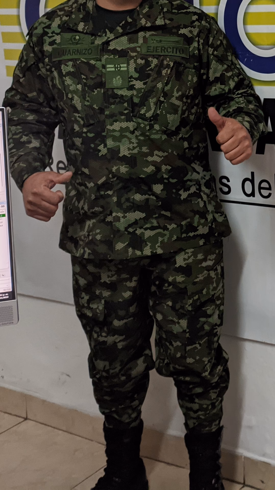 ¿Cuáles son los componentes del uniforme militar?
