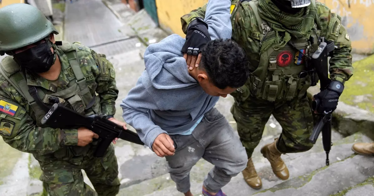 ¿Por qué las militares terminan por abandonar el ejército?