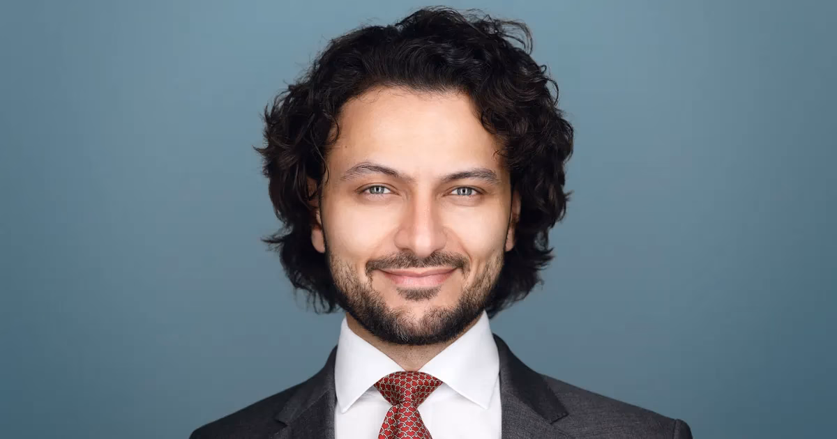 What does a corporate training voice coach do?