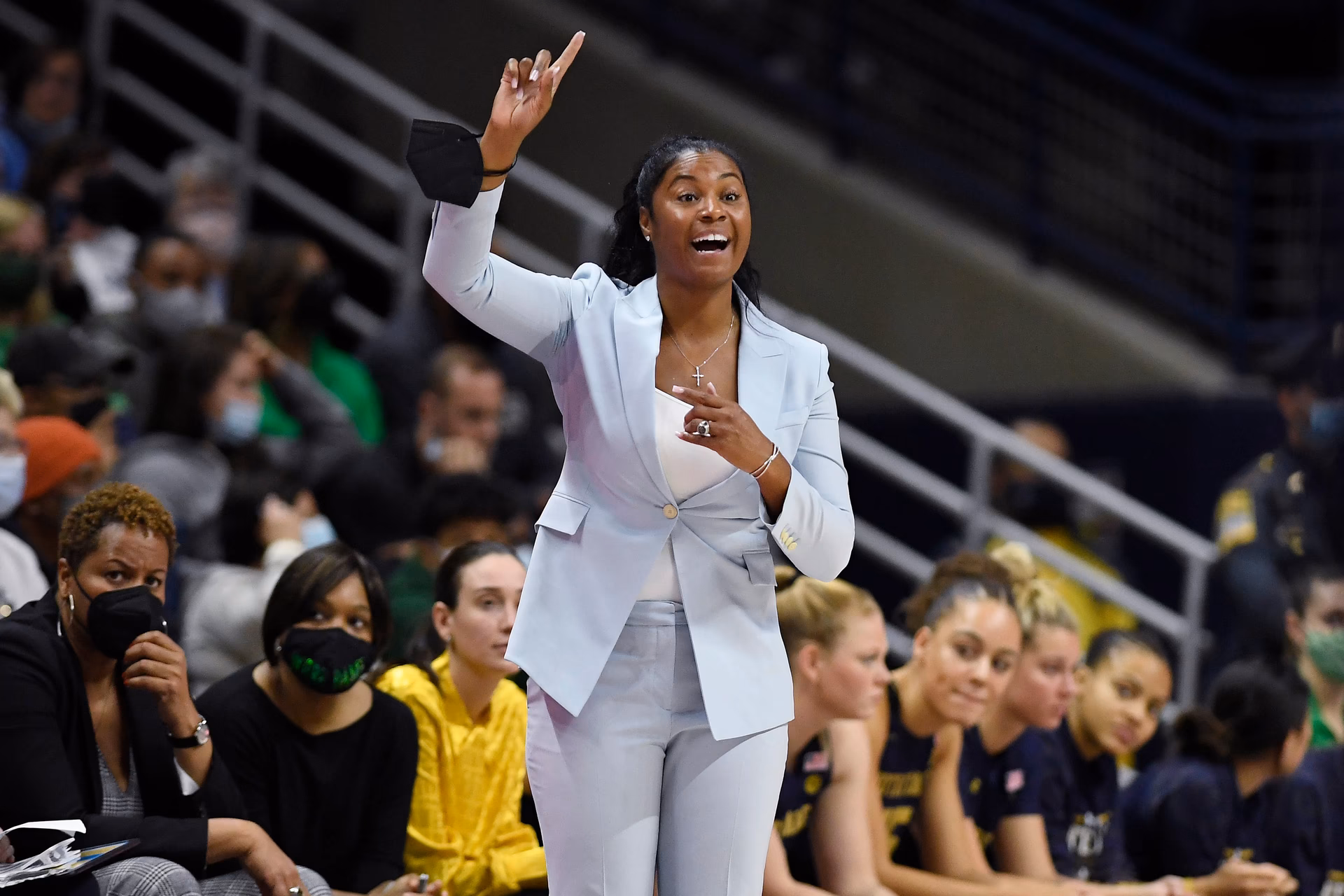 How many youth sports coaches are women?